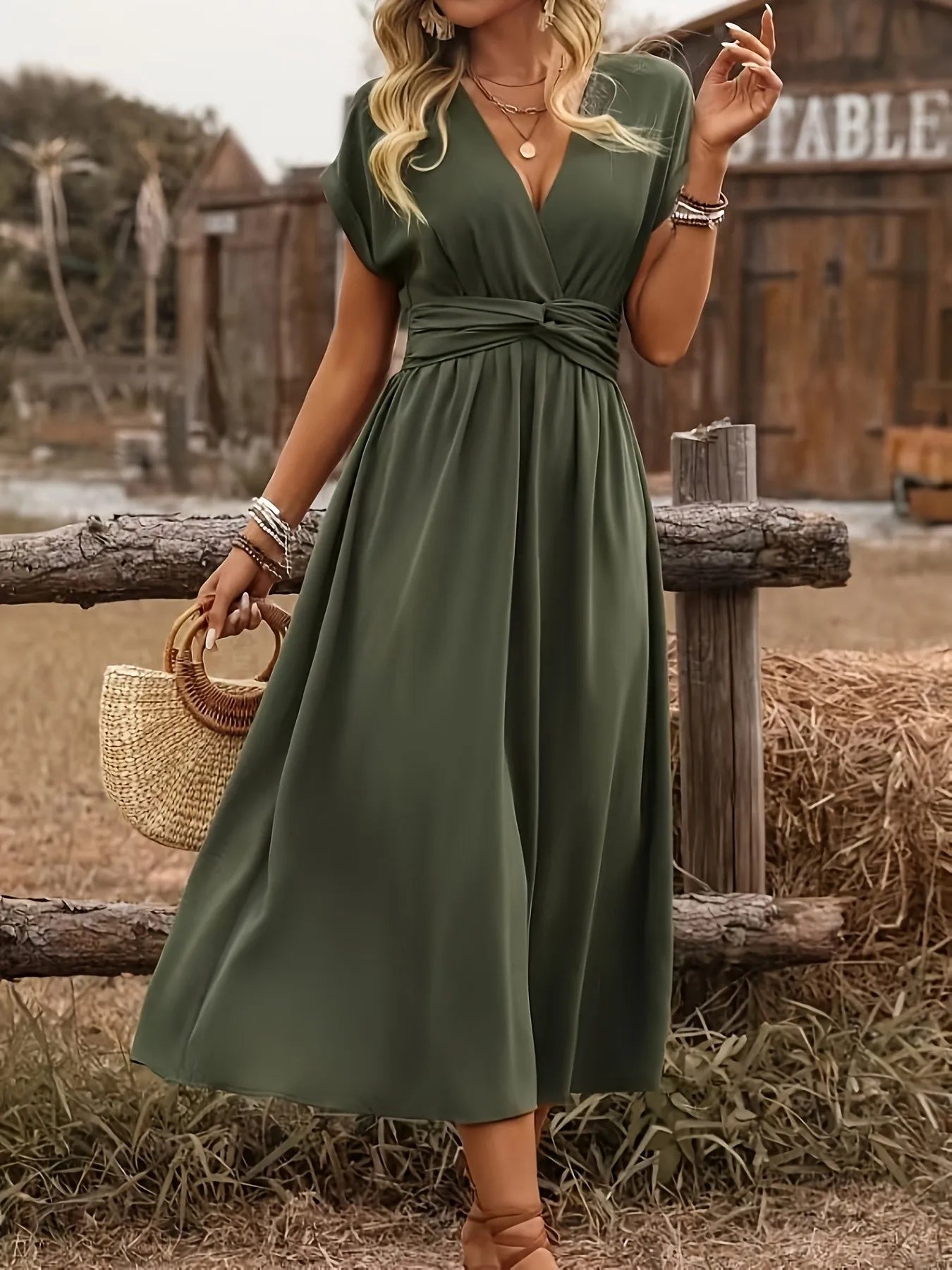 Fashionable women's olive green deep V wrap midi dress, waist-cinching design, short-sleeve A-line dress, elegant casual vacatio
