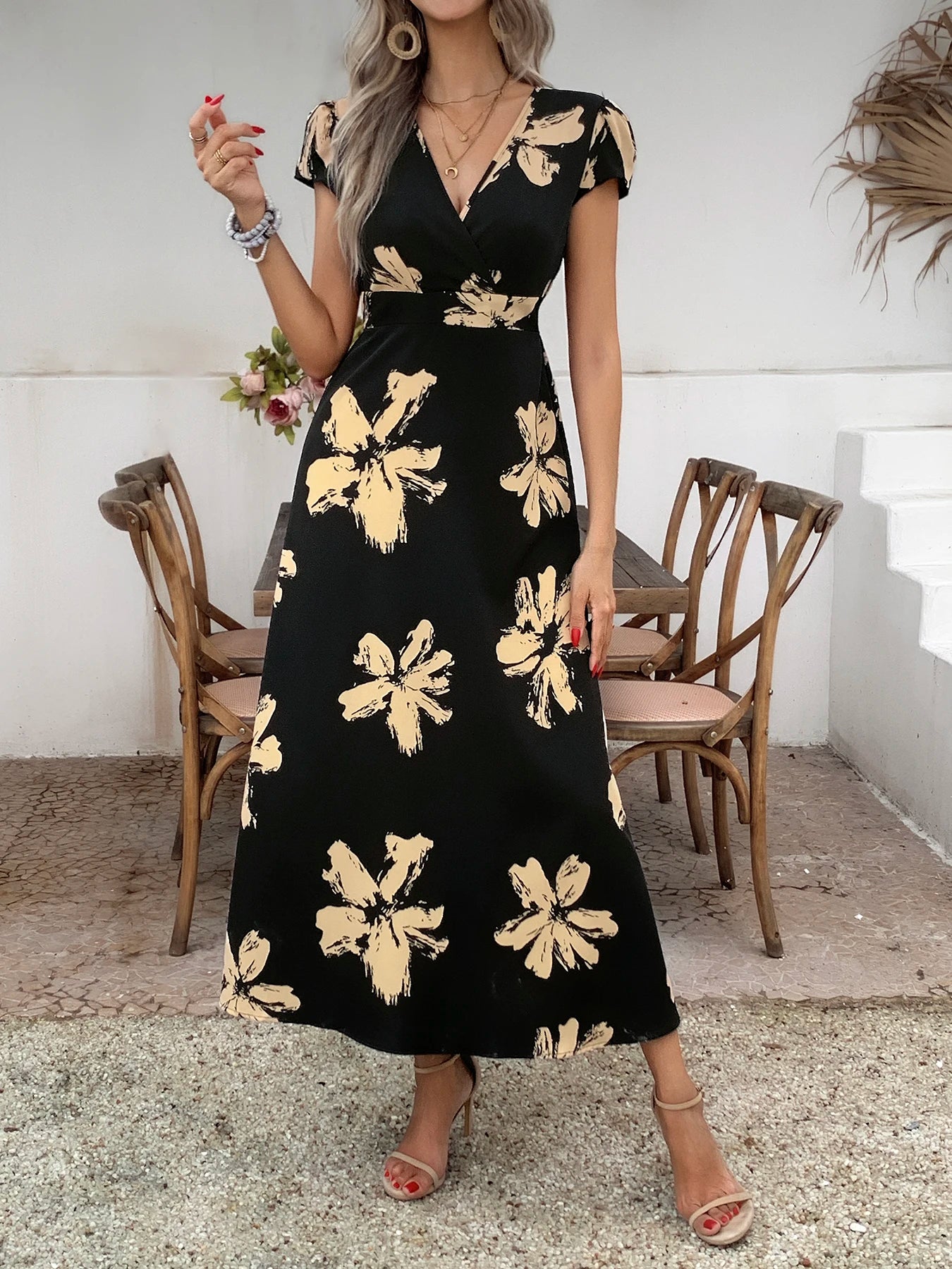 Women's Black Floral Midi Dress with V-Neck, Short Sleeves, Loose Fit, Suitable for Work and Vacation, Elegant and Fashionable